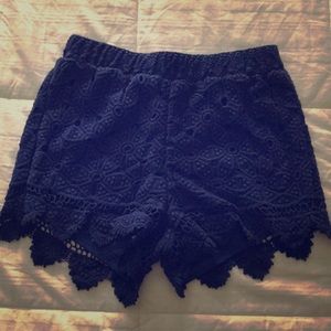 High-waisted baby crochet shorts.